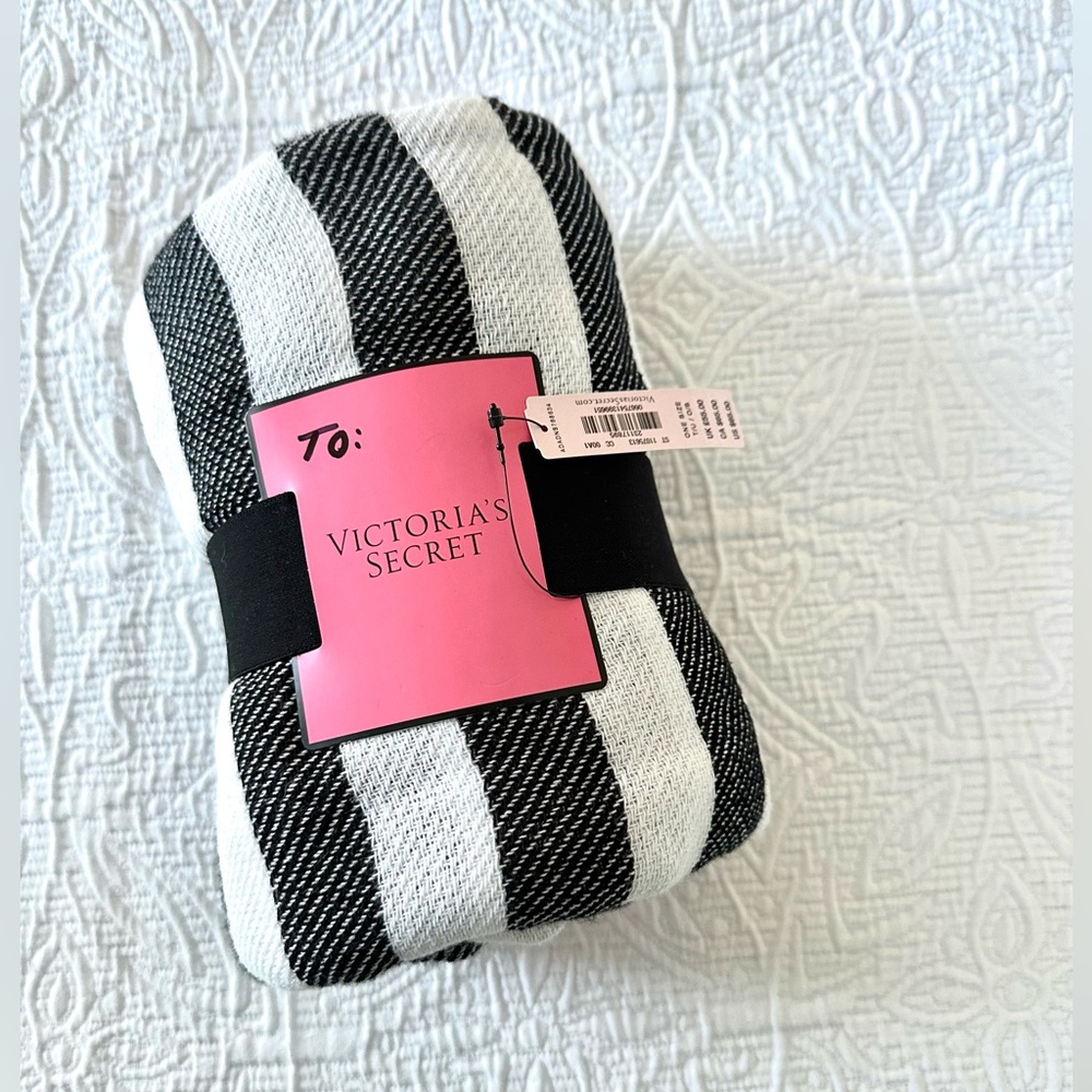 Victoria’s Secret NWT Cotton Throw Blanket Beach Towel